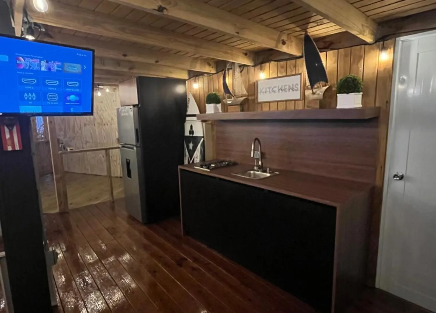 Neymar Beach House Camuy 假日公园